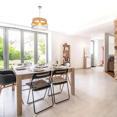 Maison Du Chateau, Spacieuse Et Charmante Pres Du Puydufou בית נופש *