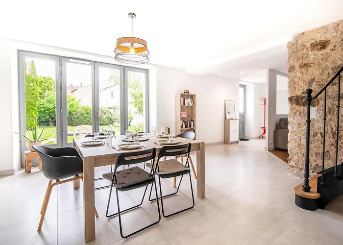 Maison Du Chateau, Spacieuse Et Charmante Pres Du Puydufou 度假居 *